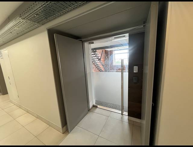 92M² OFFICE TO LET IN GREEN POINT